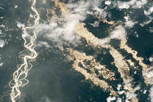 Az Amazonas "aranyfolyóit" feltáró ritka felvételeket közölt a NASA
Forrás: earthobservatory.nasa.gov
Szerző: NASA