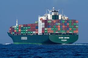 Környezetszennyezést is okozott a Szuezi-csatornán ragadt hajó
