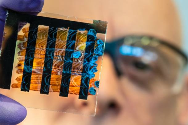 Az NREL kutatója "festhető" napelemcellát vizsgál
Forrás: unsplash.com
Szerző: Science in HD