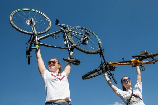 A felvonulás most is a biciklik magasba emelésével ért véget
Forrás: mti.hu
Szerző: MTU/Mohai Balázs