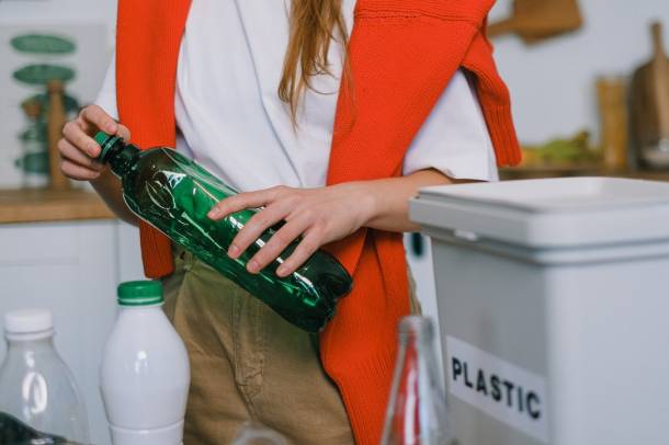 Az otthon gyűjtött műanyag palackok kisebb tisztaságúak, mint a betétdíjas rendszerben begyűjtött palackok
Forrás: www.pexels.com
Szerző: SHVETS production
