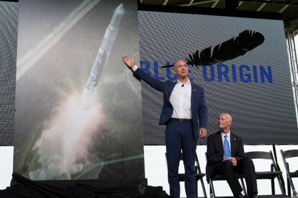 Jeff Bezos, a Blue Origin alapítója beszél terveiről egy eseményen
Forrás: www.flickr.com
Szerző: NASA/Kim Shiflett