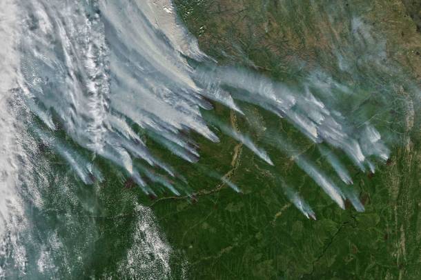 A jakutföldi erdőtüzek füstje már az Északi-sarkot is elérte
Forrás: earthobservatory.nasa.gov
Szerző: NASA Earth Observatory