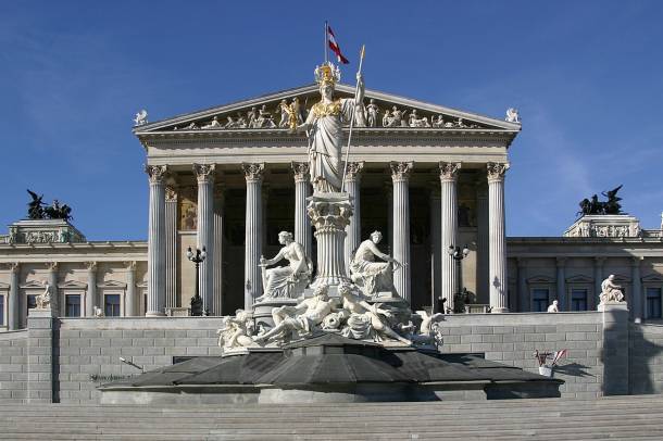 Az osztrák parlament Bécsben
Forrás: commons.wikimedia.org
Szerző: Gerd Eichmann