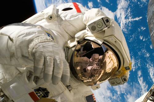Európai űrhírek: magyar asztronautát keresnek, Lengyelország is csatlakozik a NASA projektjeihez