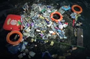 Műanyagszemétből üzemanyag? - Óceáni hulladék hajtaná a tisztítóhajók motorját