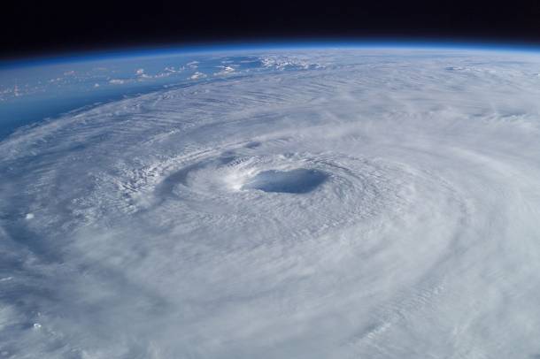 Az Isabel hurrikán az a nemzetközi űrámollásról 2003 szeptemberében
Forrás: commons.wikimedia.org
Szerző: Mike Trenchard, Earth Sciences &amp; Image Analysis Laboratory, NASA Johnson Space Center