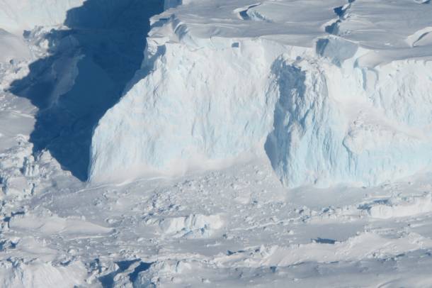 A Thwaites-gleccser alatt is hatalmas vízkészlet rejtőzhet
Forrás: earthobservatory.nasa.gov
Szerző: NASA Earth Observatory