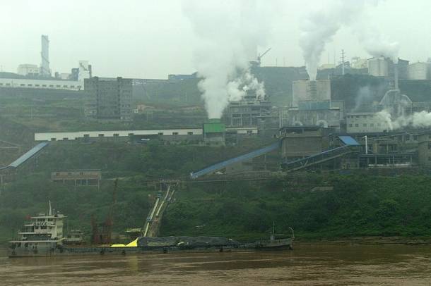 Gyár a Jangce folyónál
Forrás: commons.wikimedia.org
Szerző: High Contrast