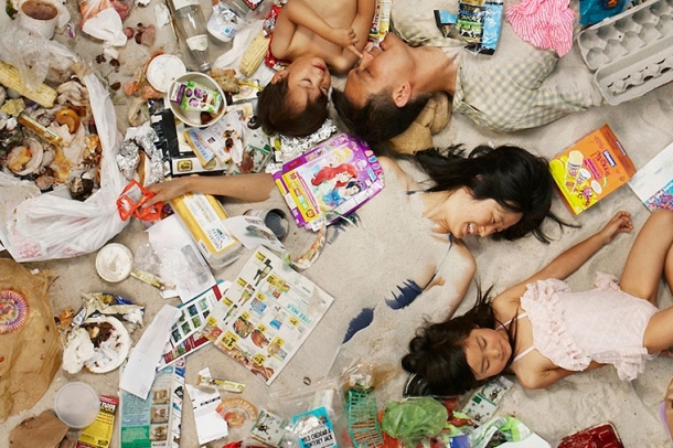 (Állóképek) A fotók teljes megjelenítéséhez kattintson a képre, és úgy lapozzon