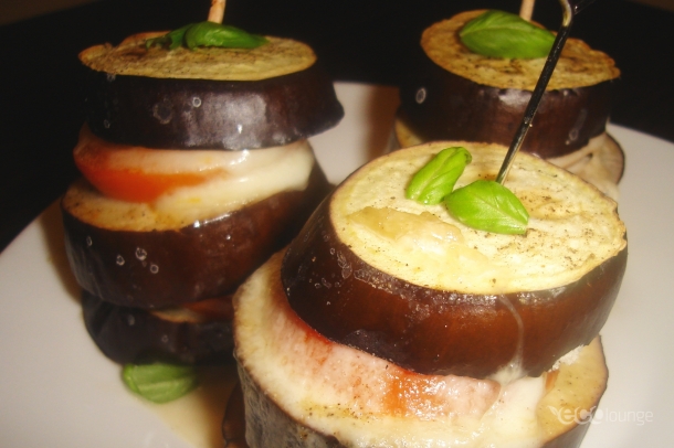 Mozarellás paradicsomos padlizsántornyok
Szerző: Tillné Kiss Andrea