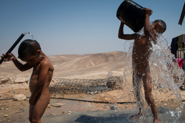 A hőségben jól esik egy kis fürdő
Forrás: mti.hu
Szerző: Kallos Bea